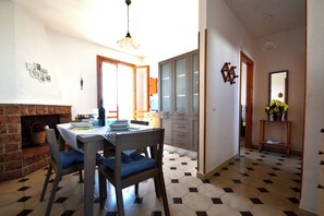 Apartment, 2 Bedrooms, Smoking, Balcony | Dining room