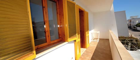 Apartment, 2 Bedrooms, Smoking, Balcony | Exterior detail