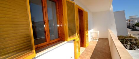 Apartment, 2 Bedrooms, Smoking, Balcony | Property grounds