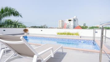 Hồ bơi ngoài trời, mở cửa từ 8:00 đến 22:00, dù/ô trên bãi biển/hồ bơi