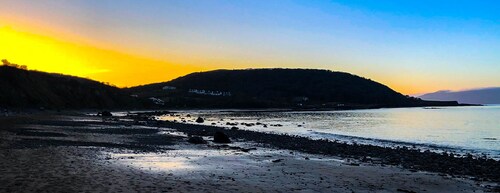 3 Bed Cottage Sleeps 6 - Mountain Views, Parking