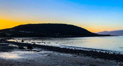 3 Bed Cottage Sleeps 6 - Mountain Views, Parking