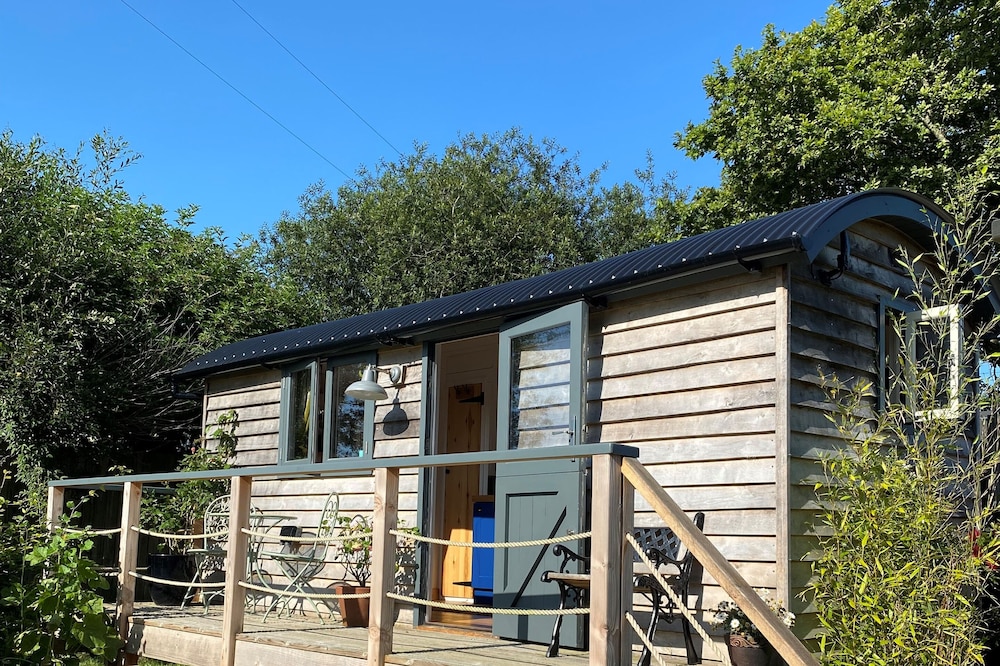 Shepherds Hut in Quiet Setting