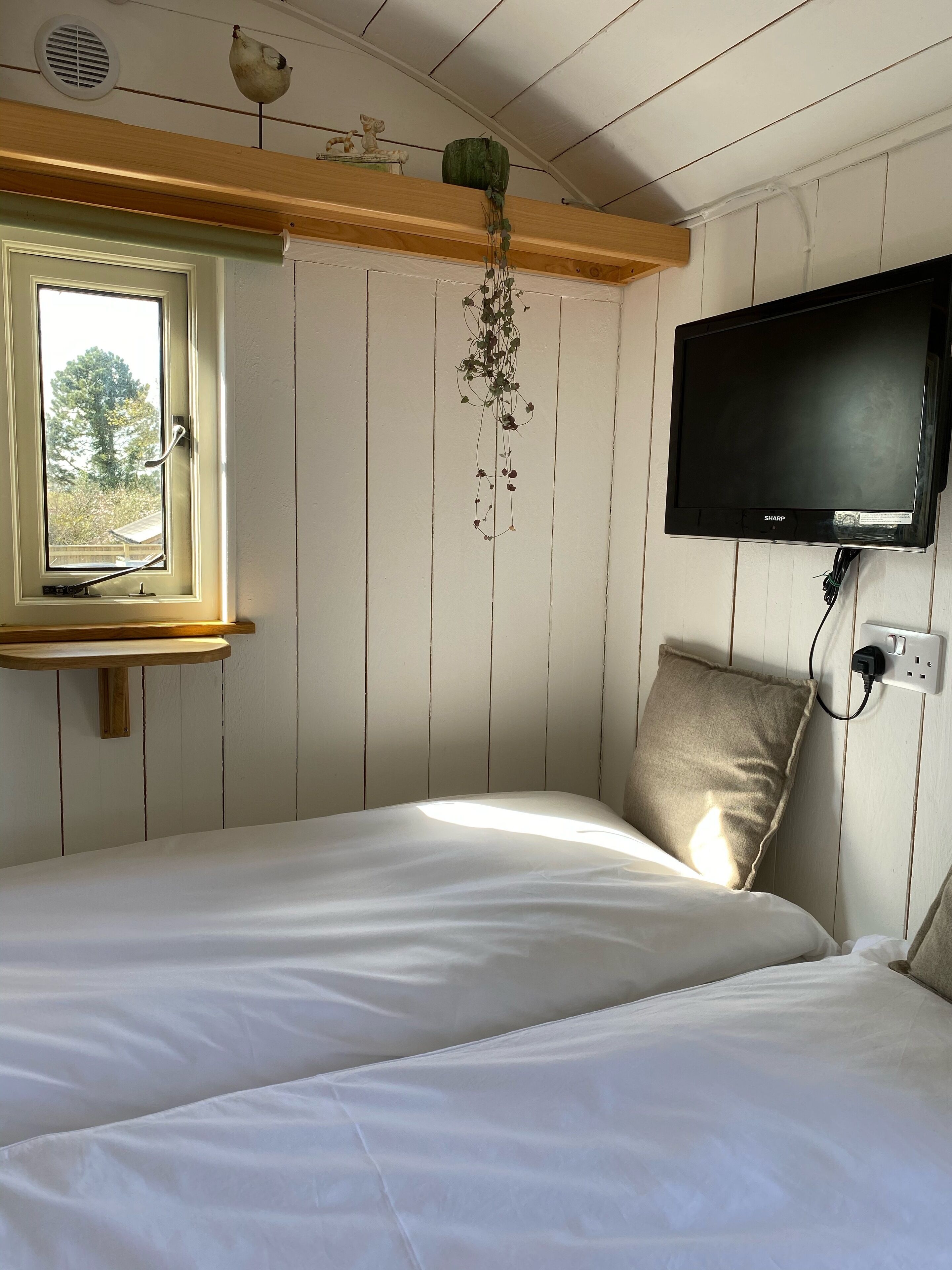 Shepherds Hut in Quiet Setting