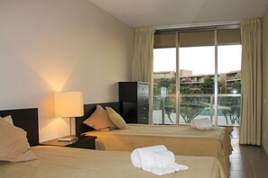 3 bedrooms, in-room safe, iron/ironing board, free WiFi