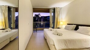 3 chambres, coffre-fort, fer et planche à repasser