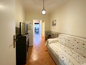 TV - Apartamento T2 Catraio_8, Baixa de Albufeira (Albufeira)
