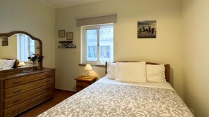 2 Schlafzimmer, Zimmersafe, Bügeleisen/Bügelbrett, kostenloses WLAN