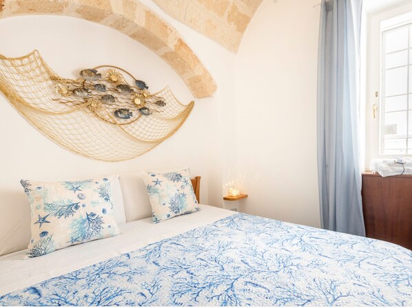 2 bedrooms, iron/ironing board, free WiFi, bed sheets - House in the historic center and near the beaches (Monopoli)