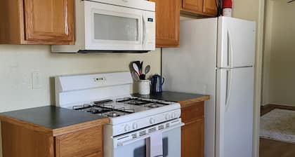 Cozy Apartment #2 Near Midland City Center