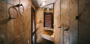 Ferienhaus, Mehrere Schlafzimmer, Raucher, eigener Pool | Wellness