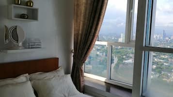Luxury Penthouse, 3 Bedrooms, Kitchenette, Pool View | 3 bedrooms, in-room safe, blackout drapes, soundproofing