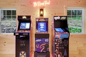 Games room - Unique Family & Friends Retreat*Game Room*Sauna*2 Hot Tubs*Near Lakes & Hiking (Bridgton)