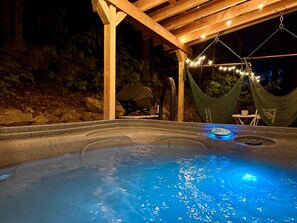Outdoor spa tub - Cozy Library Tiny Home *Private Hot Tub* King Bed *Minutes to Lakes & Hiking (Bridgton)