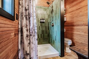 Shower, hair dryer, towels, soap - Cozy Library Tiny Home *Private Hot Tub* King Bed *Minutes to Lakes & Hiking (Bridgton)