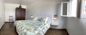 1 dormitorio, tabla de planchar con plancha, cuna de viaje y wifi gratis