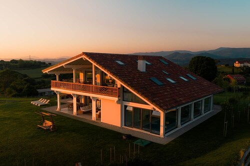 Espectacular Casa en un Alto con Vistas al Cantábrico y Picos de Europa