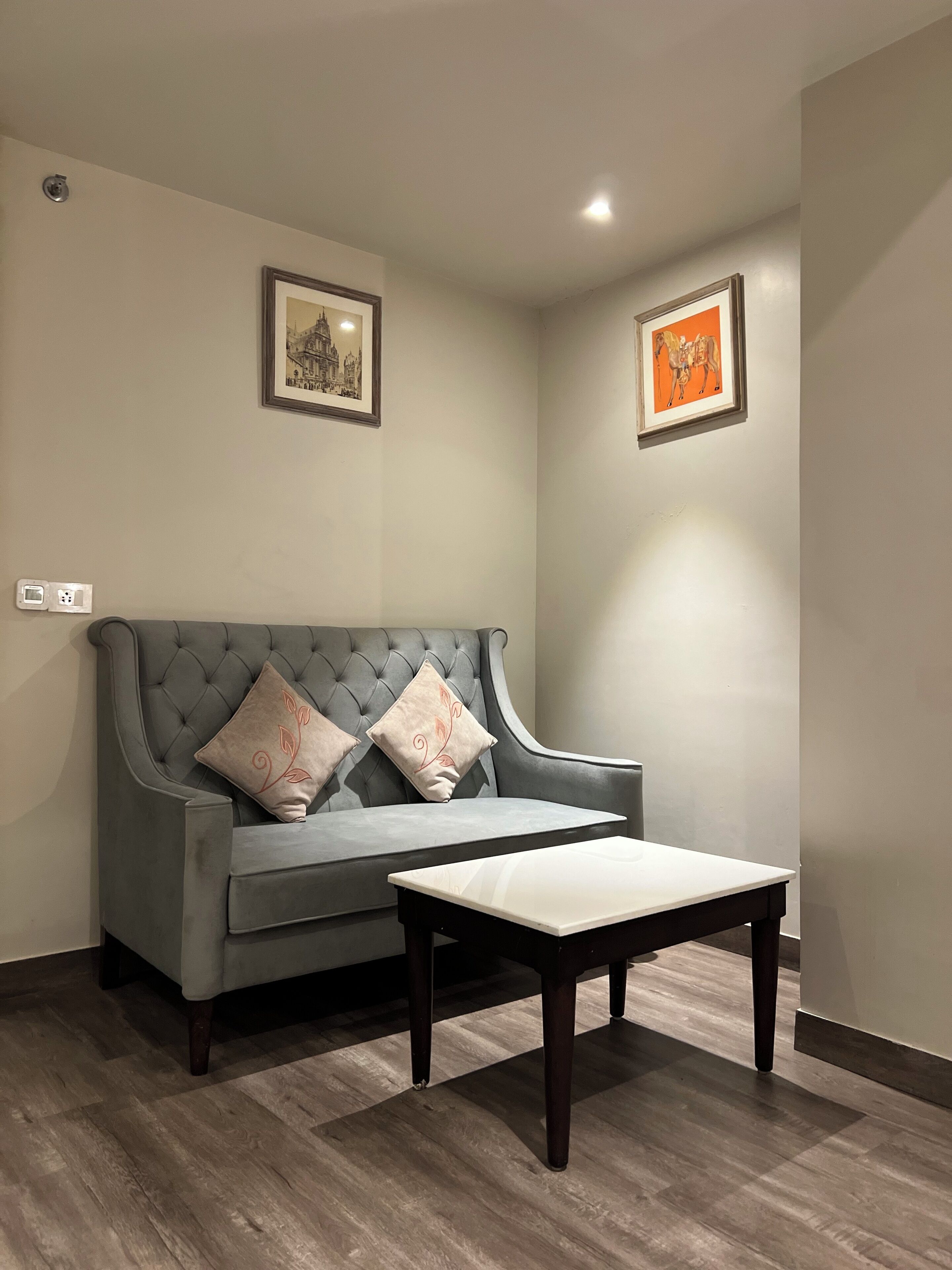 Premium Room | Minibar, in-room safe, desk, laptop workspace
