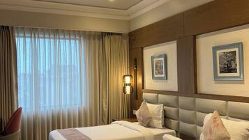 Habitación superior con 1 cama doble o 2 individuales, 1 habitación, no fumadores | Minibar, caja fuerte, escritorio y espacio para trabajar con un portátil