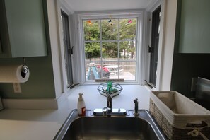 Interior - Stunning Private Yard, Close to Town (2305) (dennis)