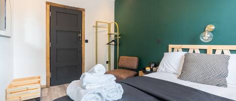 基础双人房 | 特色装修、特色家居、免费 WiFi、床单