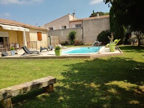 حمّام سباحة خارجي