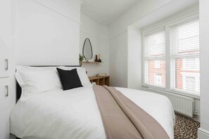 4 bedrooms, iron/ironing board, free WiFi, bed sheets