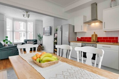 Beatles Retreat | Penny Lane | W/ Patio | Parking