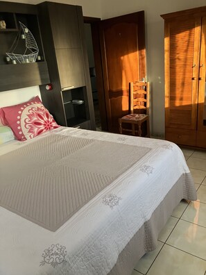 2 bedrooms, desk, iron/ironing board, travel crib