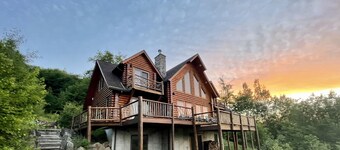 Stunning Adirondack lodge in serene wilderness setting