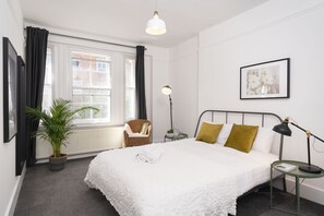 3 bedrooms, iron/ironing board, free WiFi, bed sheets