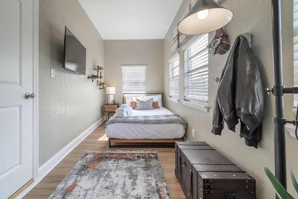 3 slaapkamers, een strijkplank/strijkijzer, wifi, beddengoed