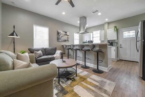 Televisión y oficina 