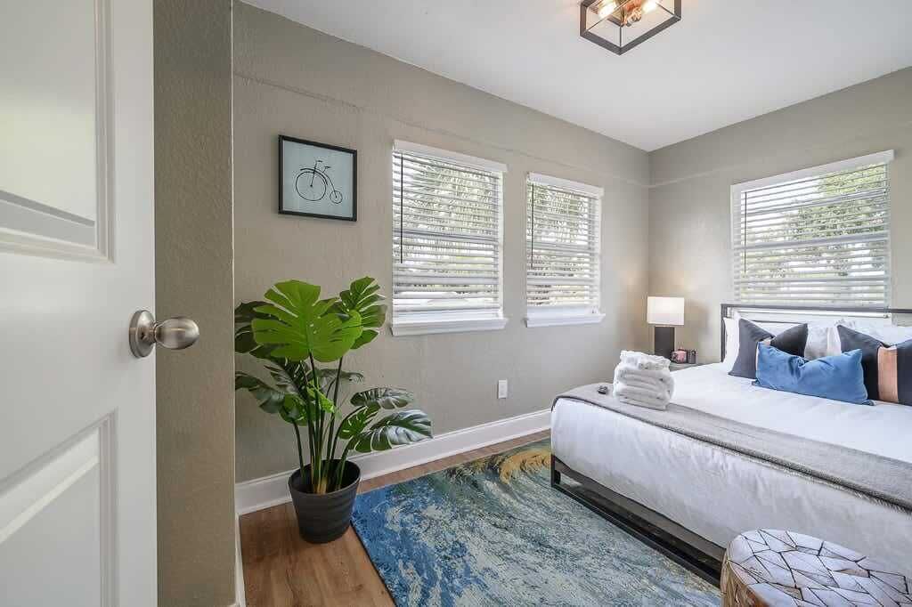 2 slaapkamers, een strijkplank/strijkijzer, wifi, beddengoed