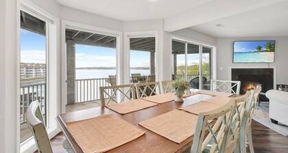 Lake Escape at Regatta Bay! 3 bedrooms and 3 bath!