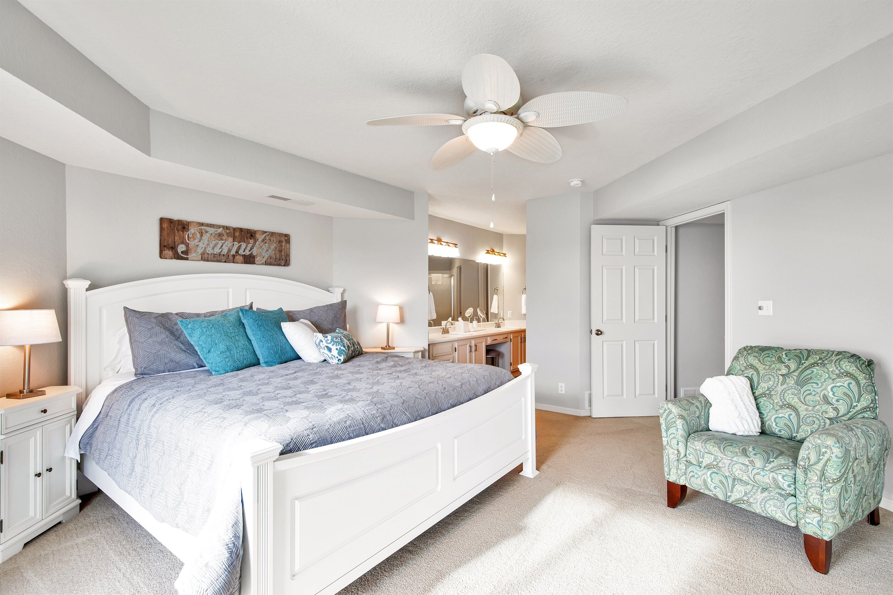 Lake Escape at Regatta Bay! 3 bedrooms and 3 bath!