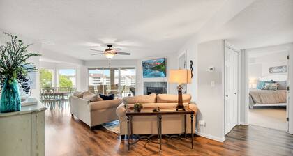 Lake Escape at Regatta Bay! 3 bedrooms and 3 bath!