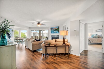 Lake Escape at Regatta Bay! 3 bedrooms and 3 bath!