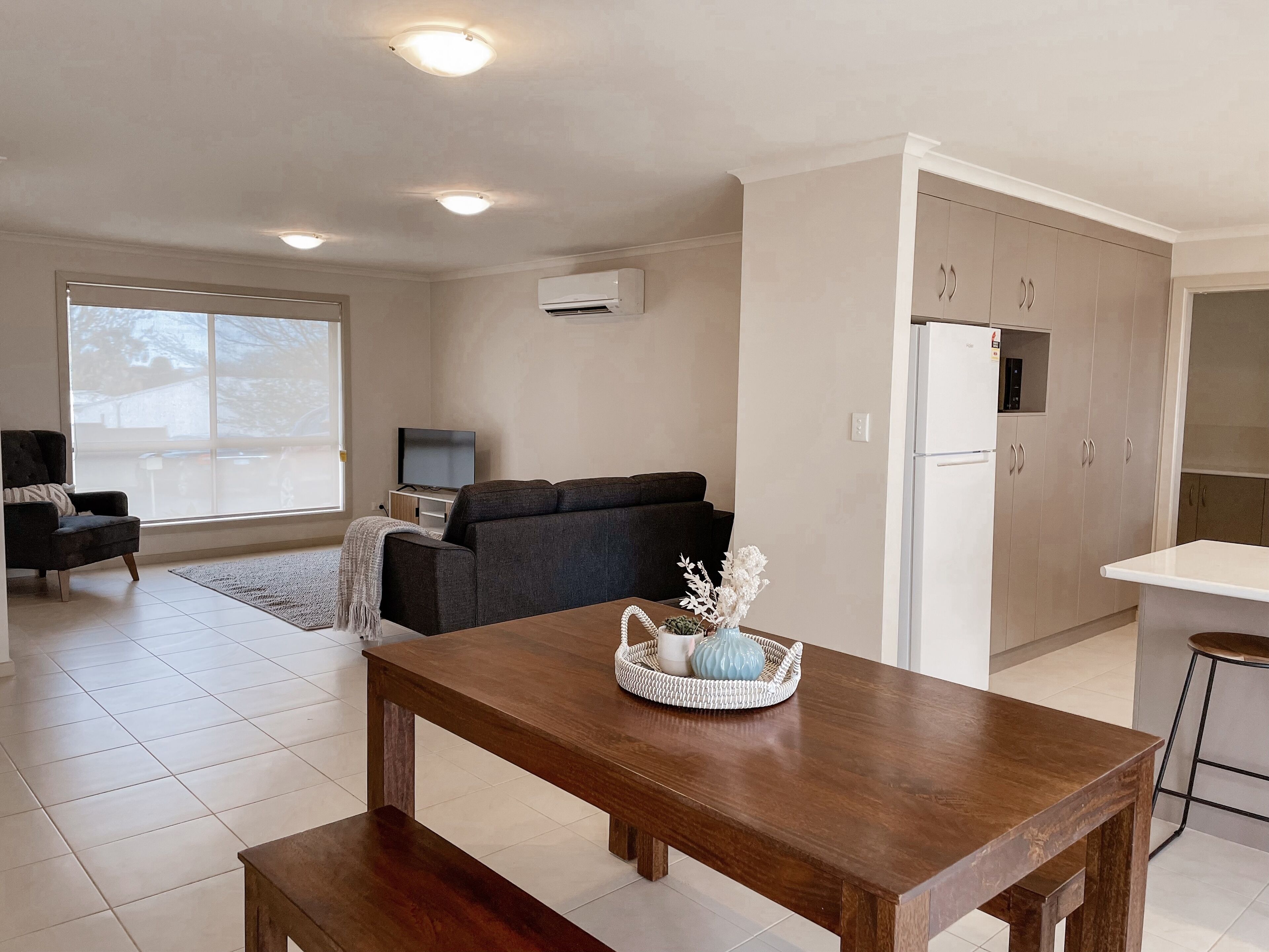 Modern 2 Bedroom Unit Close to Amenities in a Peaceful Location