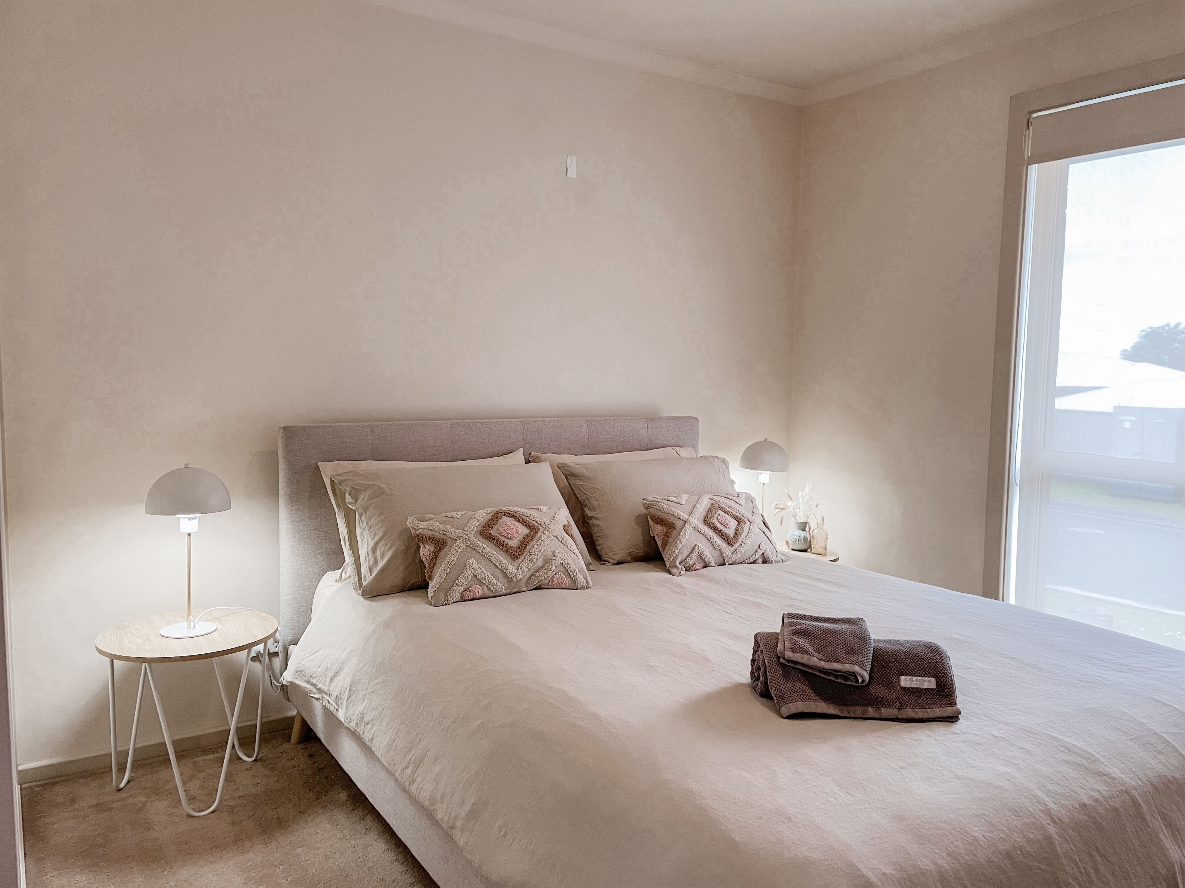 Modern 2 Bedroom Unit Close to Amenities in a Peaceful Location