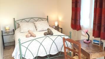 2 bedrooms, desk, iron/ironing board, travel cot