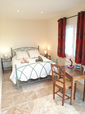 2 bedrooms, desk, iron/ironing board, travel cot