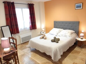 2 bedrooms, desk, iron/ironing board, travel cot