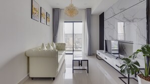 Hochwertige Bettwaren, Betten mit Memory-Foam-Matratzen, Schreibtisch