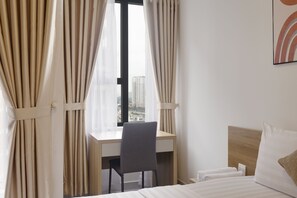 Panoramic-Apartment | Hochwertige Bettwaren, Betten mit Memory-Foam-Matratzen, Schreibtisch