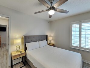 4 bedrooms, iron/ironing board, WiFi, bed sheets