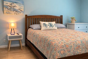 3 Schlafzimmer, Schreibtisch, Bügeleisen/Bügelbrett, Reisekinderbett