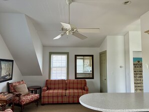 Smart-TV, DVD-Player, Bücher