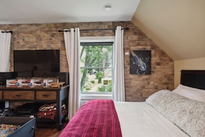 1 bedroom, desk, travel crib, free WiFi