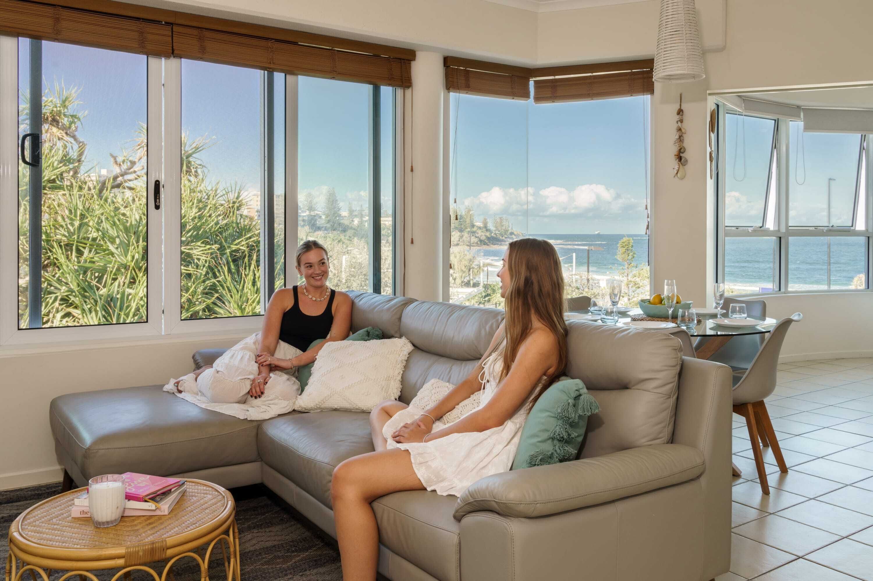 Oceanfront Views At Rolling Surf Resort - Caloundra
